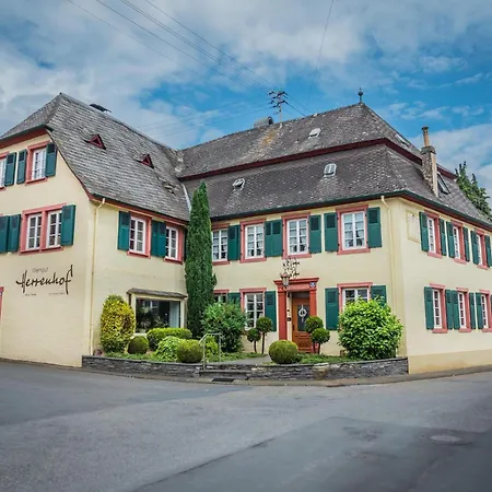 Weingut Herrenhof Andrea Thielen Bauernhof *